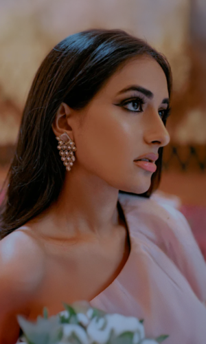 Jaap Floral Earrings in Champagne